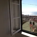 Cozy River View Alfama Apartment